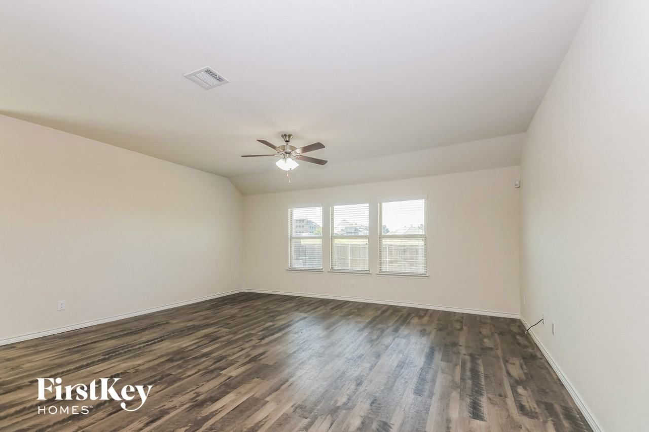 574 Kara Drive - Photo 2 of 15