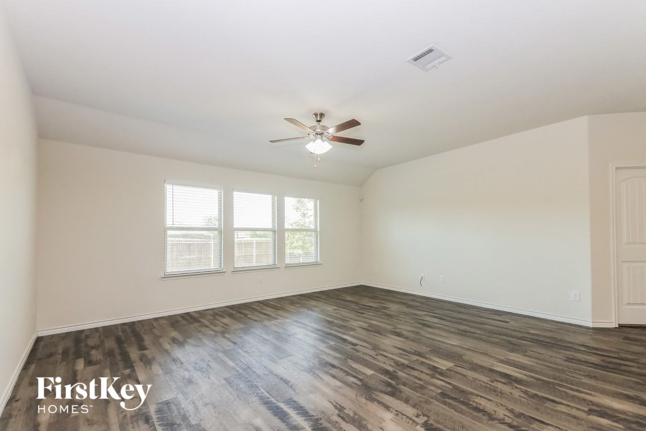 574 Kara Drive - Photo 3 of 15