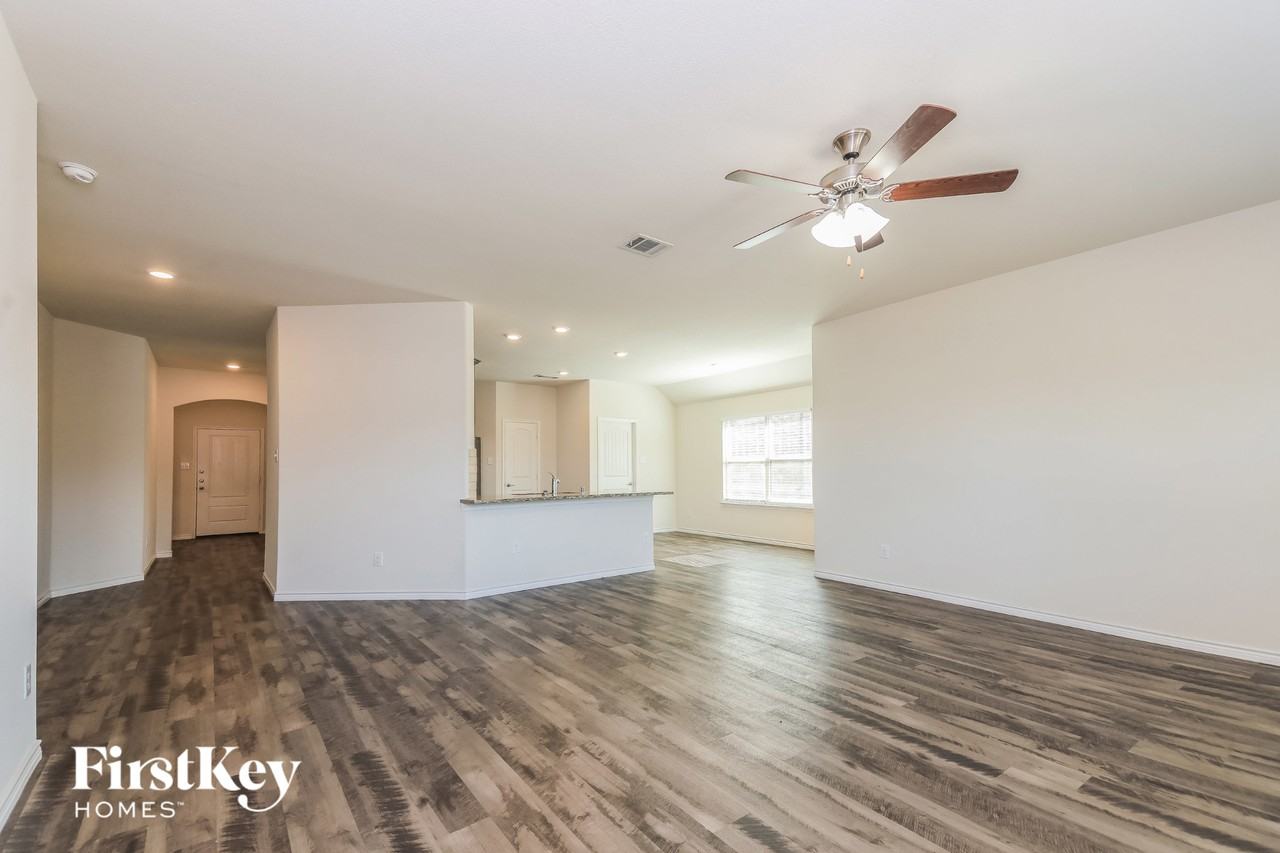 574 Kara Drive - Photo 4 of 15