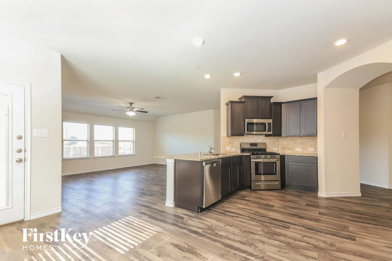 574 Kara Drive - Photo 5 of 15