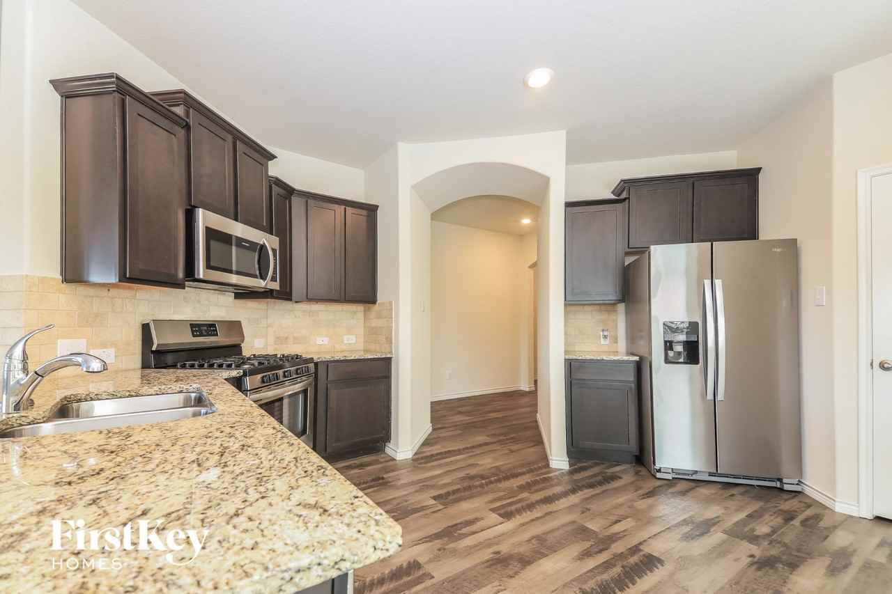 574 Kara Drive - Photo 6 of 15