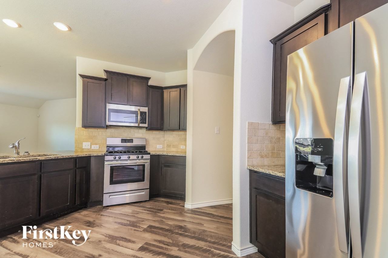 574 Kara Drive - Photo 7 of 15