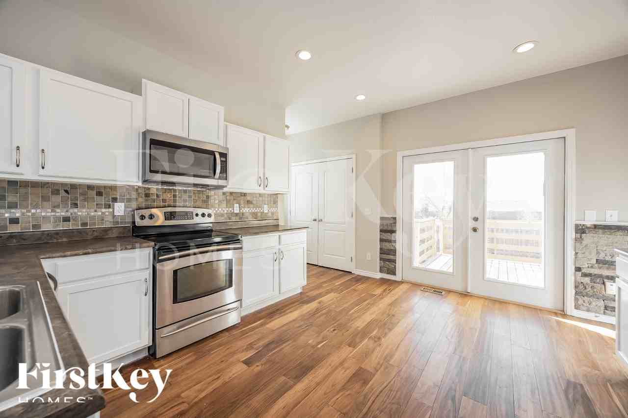 6419 Silverwind Cir - Photo 4 of 16