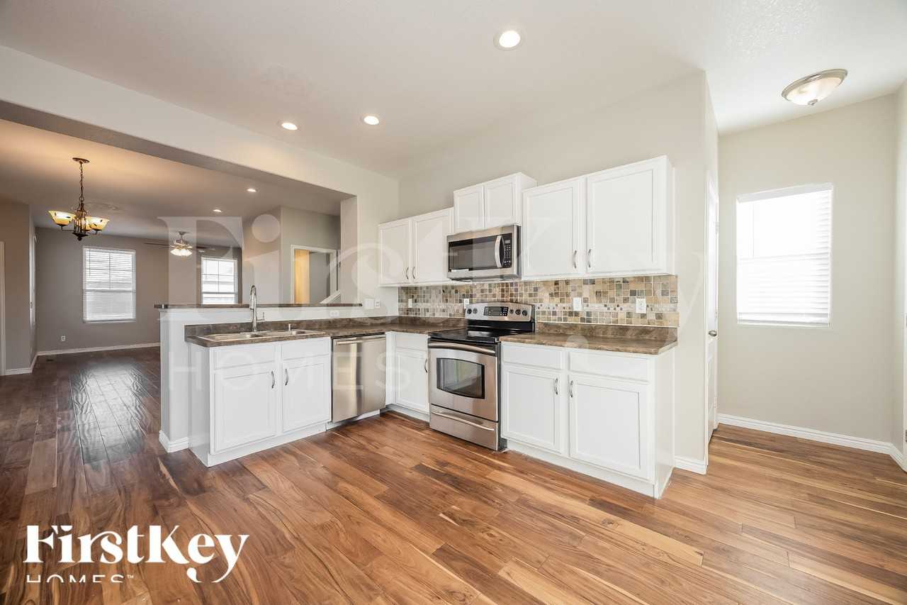 6419 Silverwind Cir - Photo 5 of 16