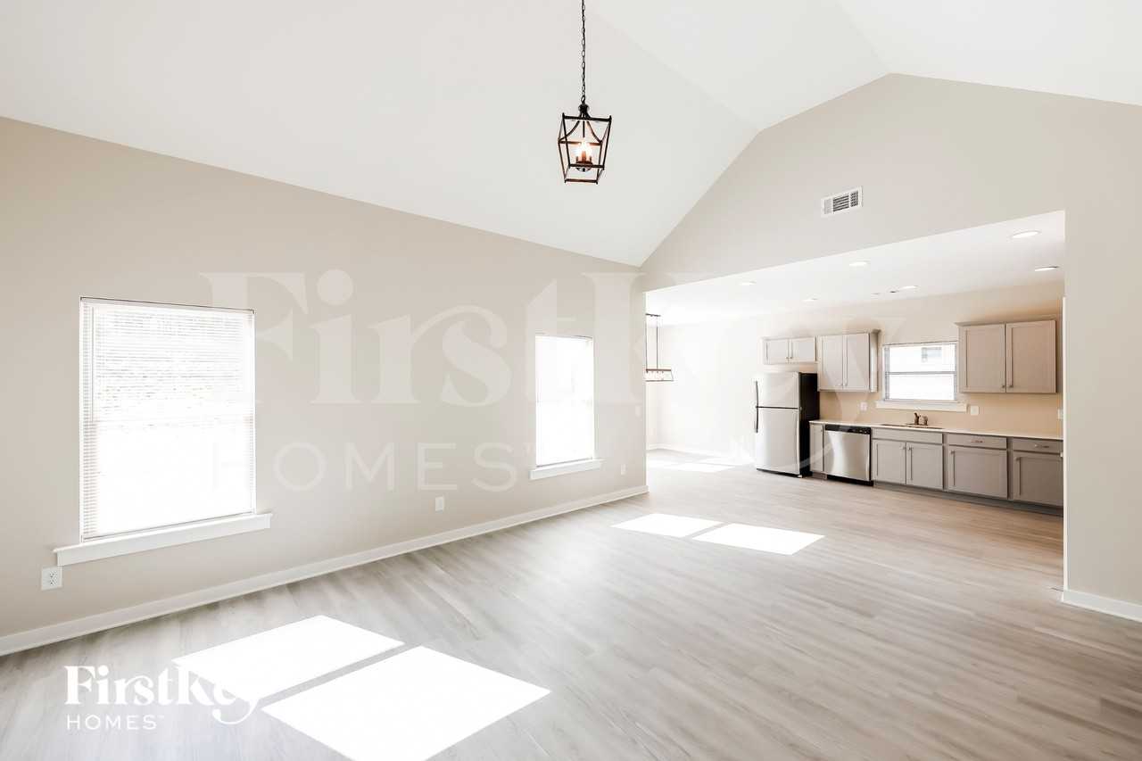 141 Lakewood Ln - Photo 3 of 15