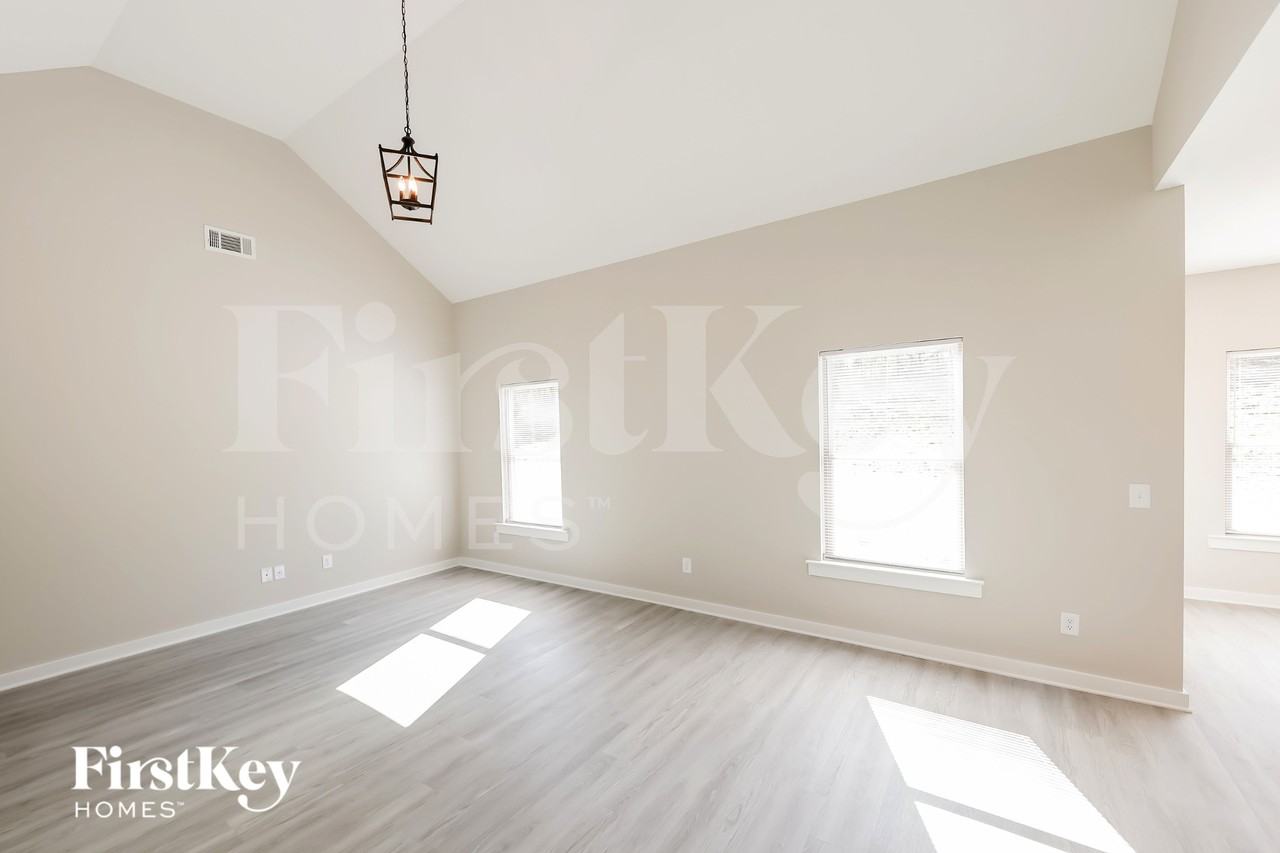 141 Lakewood Ln - Photo 4 of 15