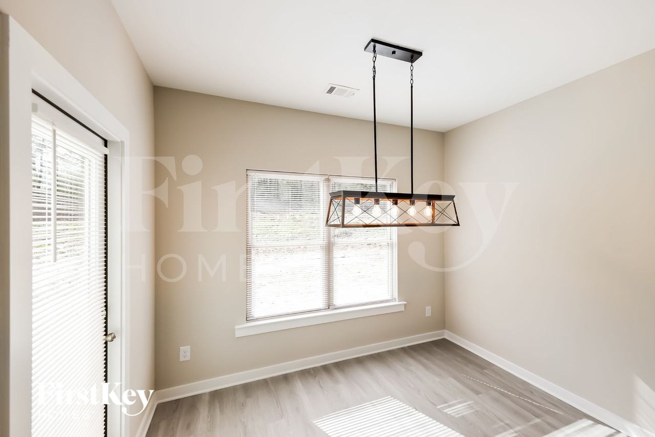 141 Lakewood Ln - Photo 5 of 15