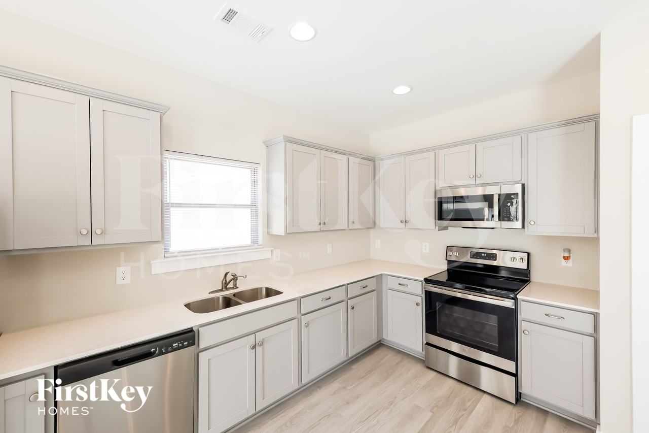 141 Lakewood Ln - Photo 6 of 15