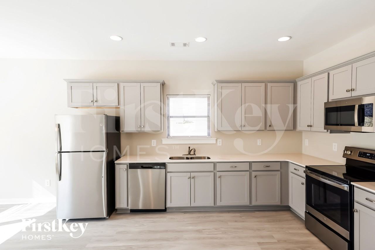 141 Lakewood Ln - Photo 7 of 15