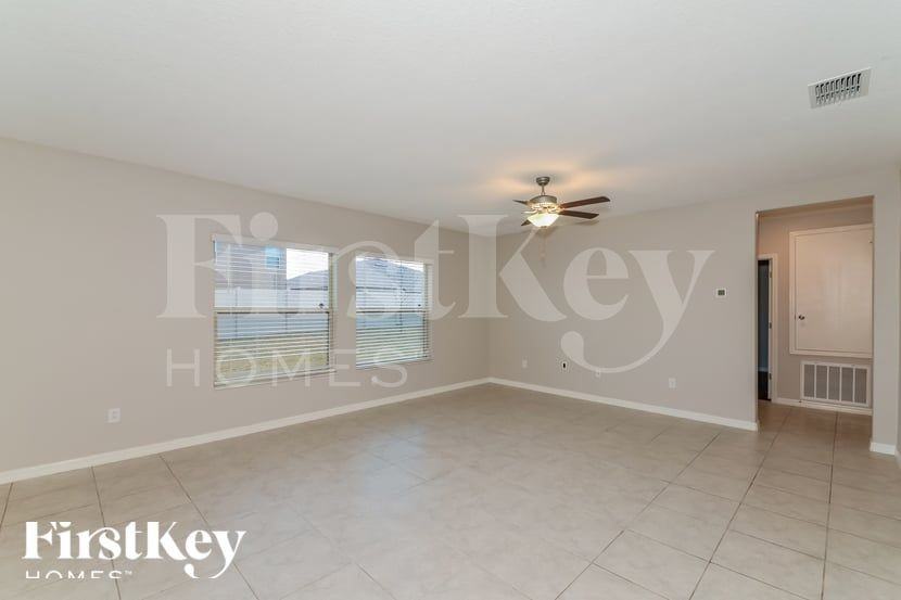 806 Timeless Moss Drive - Photo 2 of 15