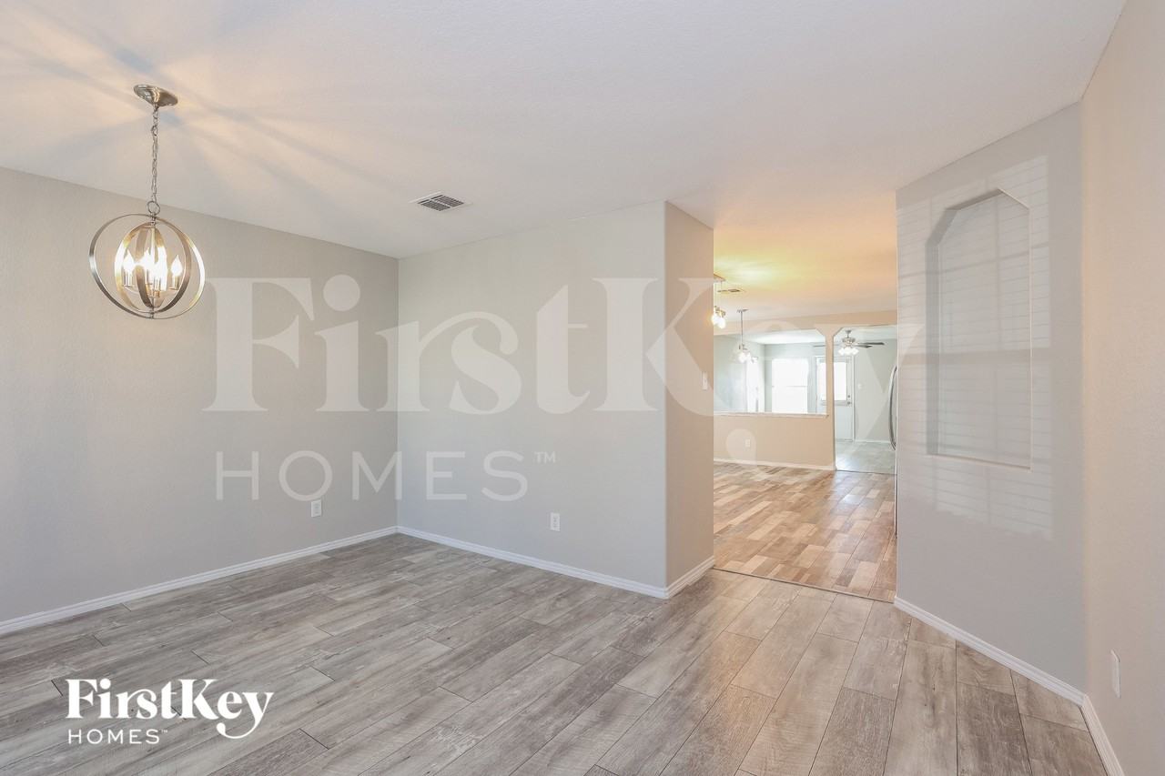 814 Silverado Way - Photo 3 of 15