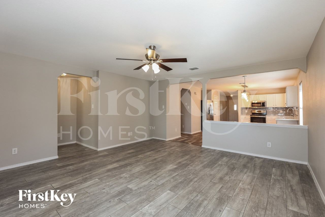 814 Silverado Way - Photo 5 of 15