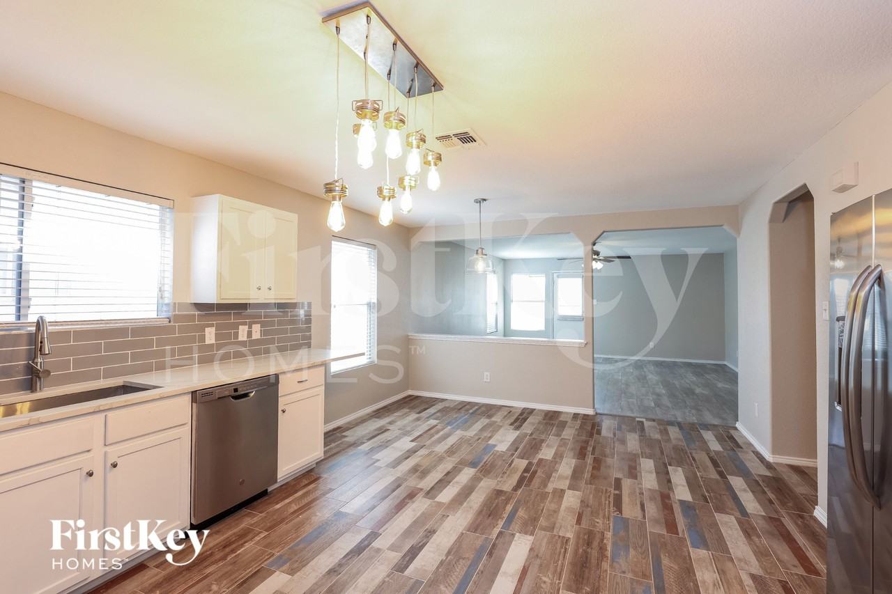 814 Silverado Way - Photo 6 of 15