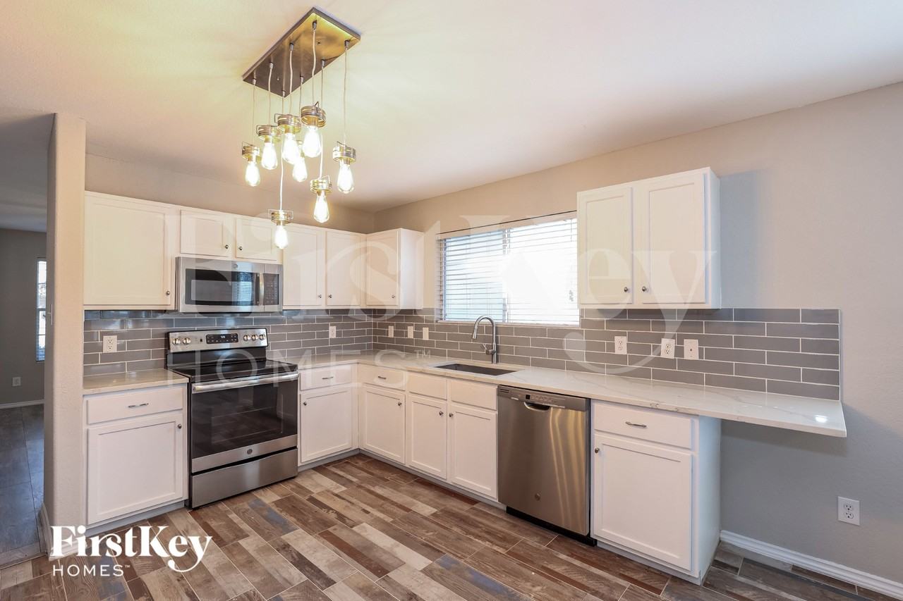 814 Silverado Way - Photo 7 of 15