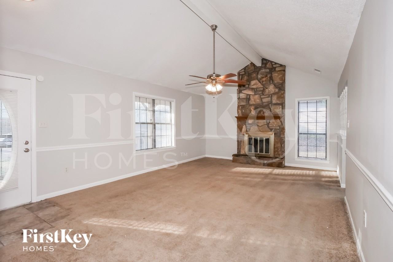 4884 Walden Glen Street - Photo 4 of 19