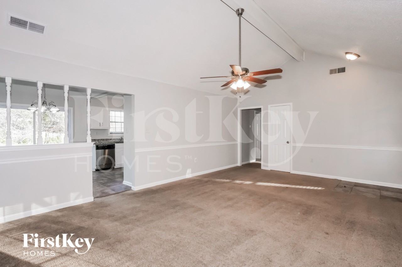 4884 Walden Glen Street - Photo 6 of 19