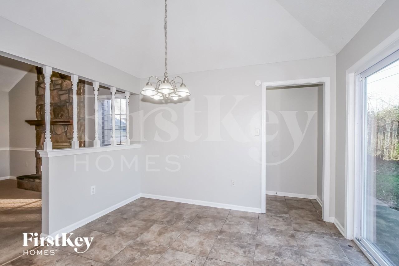 4884 Walden Glen Street - Photo 7 of 19