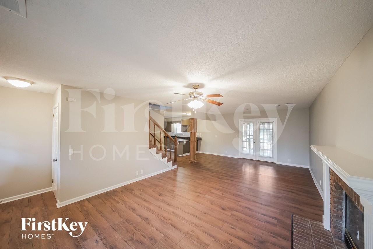 4602 Hollow Lane - Photo 4 of 15