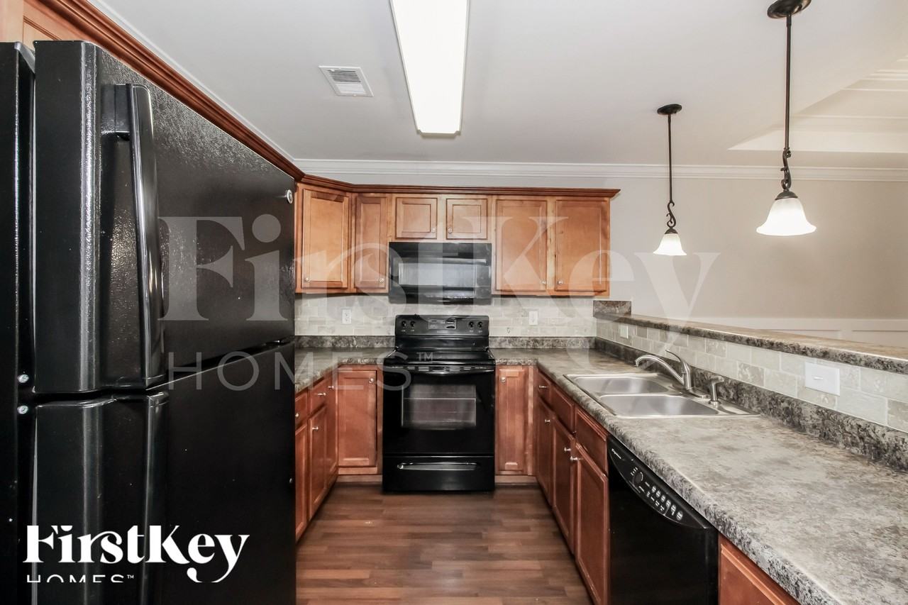 180 Rossburg Dr - Photo 5 of 11