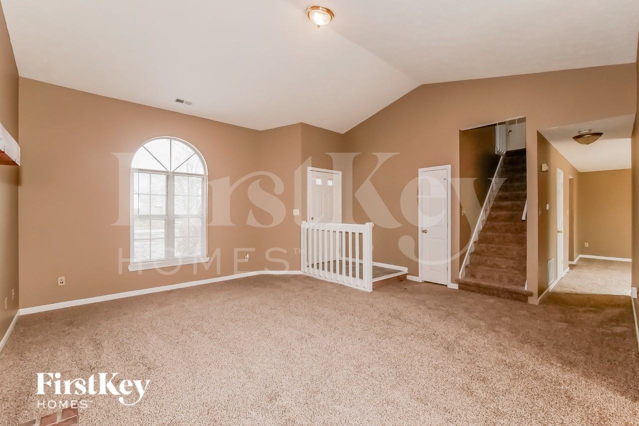 10127 Park Ridge Drive - Photo 4 of 19