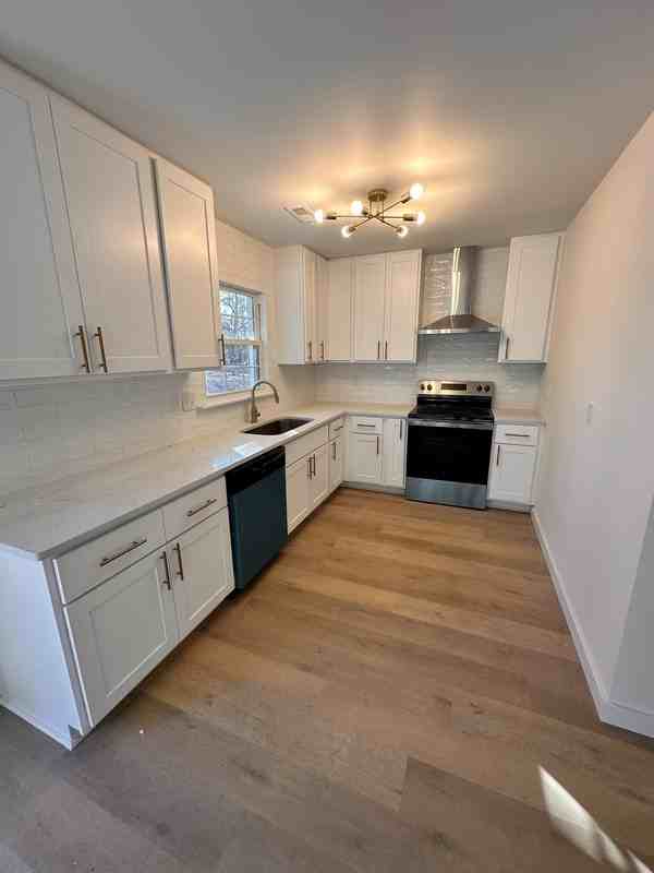 6037 Dahlgren Avenue - Photo 4 of 10