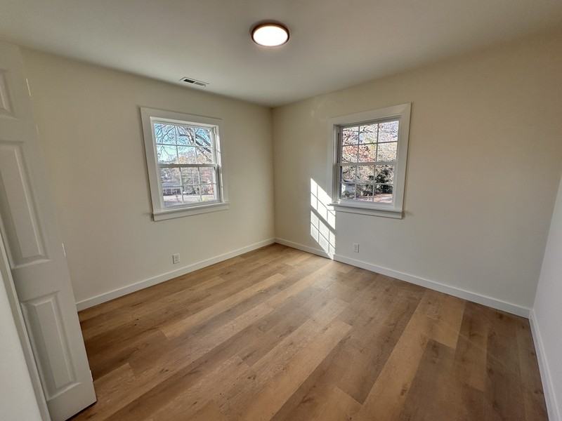 6037 Dahlgren Avenue - Photo 5 of 10