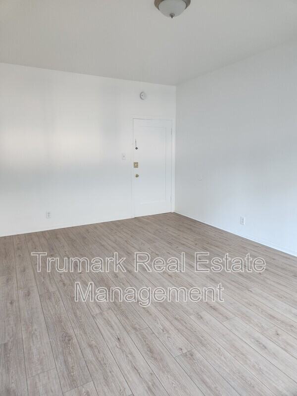 325 West Lomita Avenue #5 - Photo 2 of 6