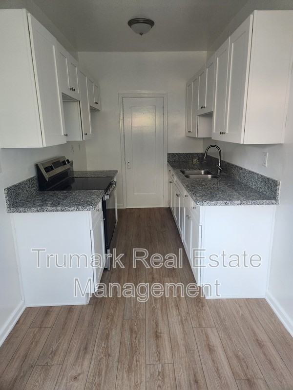 325 West Lomita Avenue #5 - Photo 5 of 6