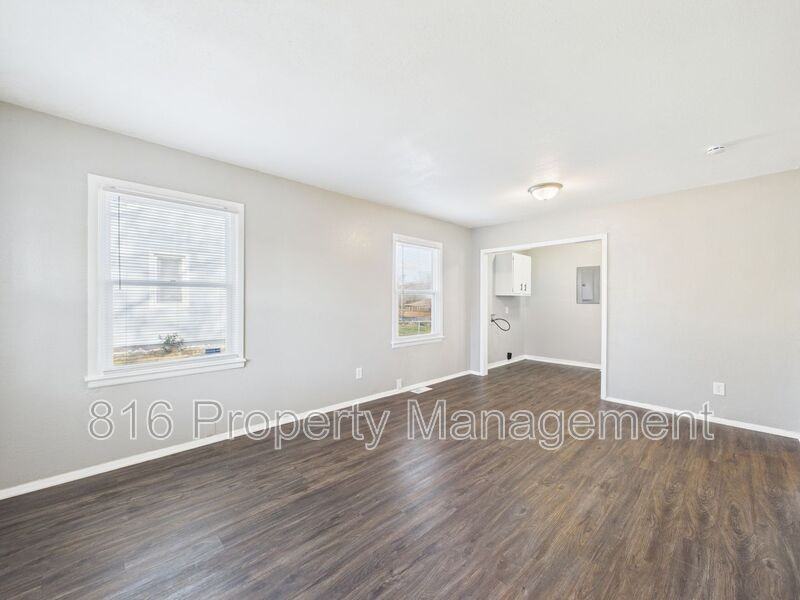 721 North Rogers Street - Photo 2 of 27