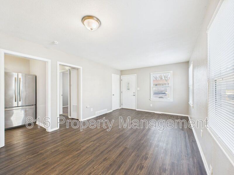 721 North Rogers Street - Photo 4 of 27