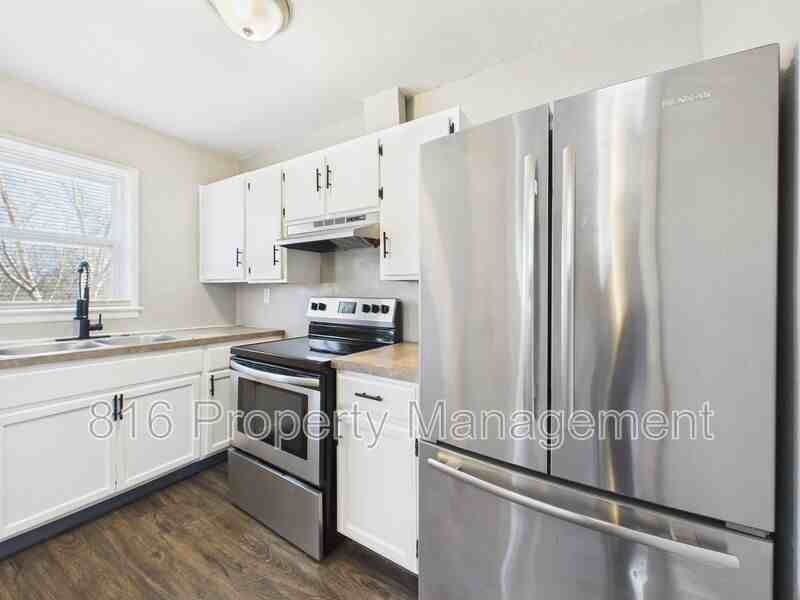 721 North Rogers Street - Photo 5 of 27