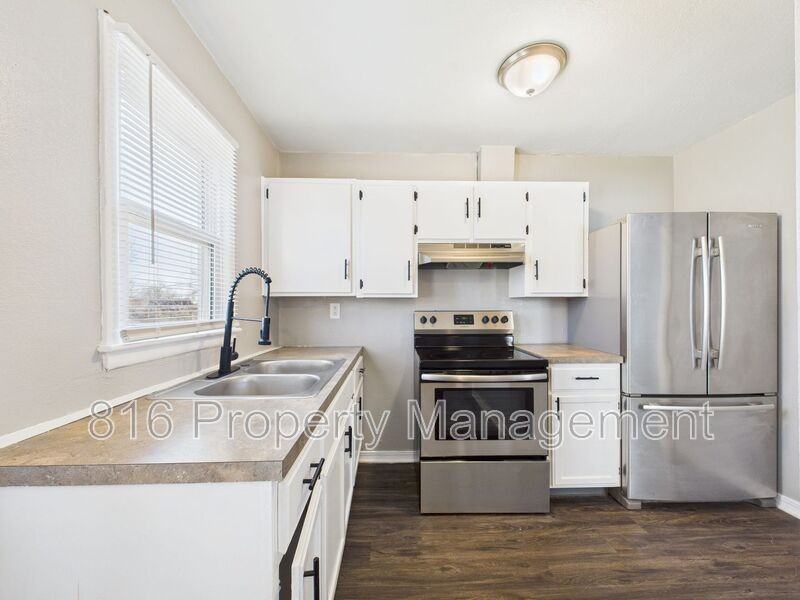 721 North Rogers Street - Photo 6 of 27