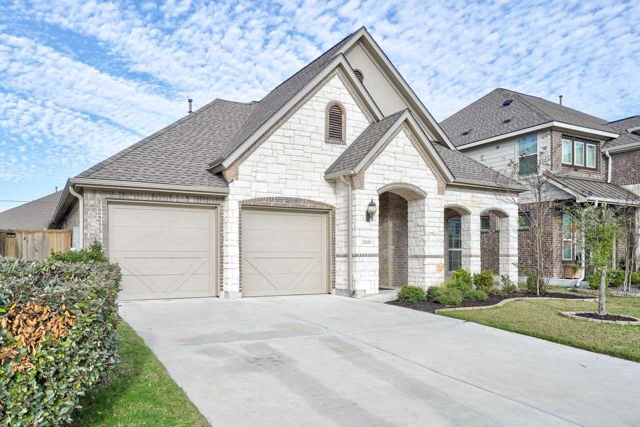 22029 Abigail Way - Photo 2 of 40