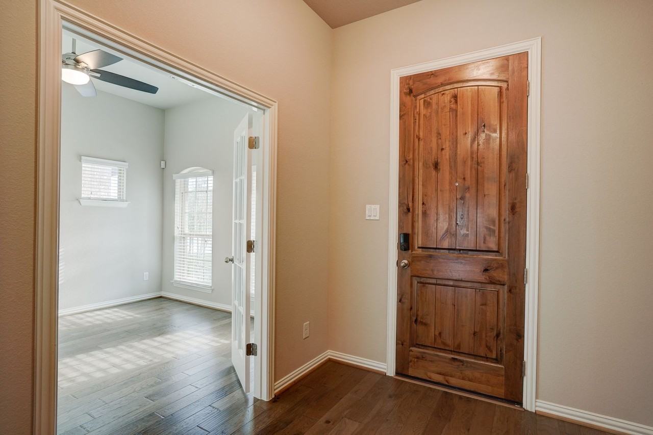 22029 Abigail Way - Photo 5 of 40