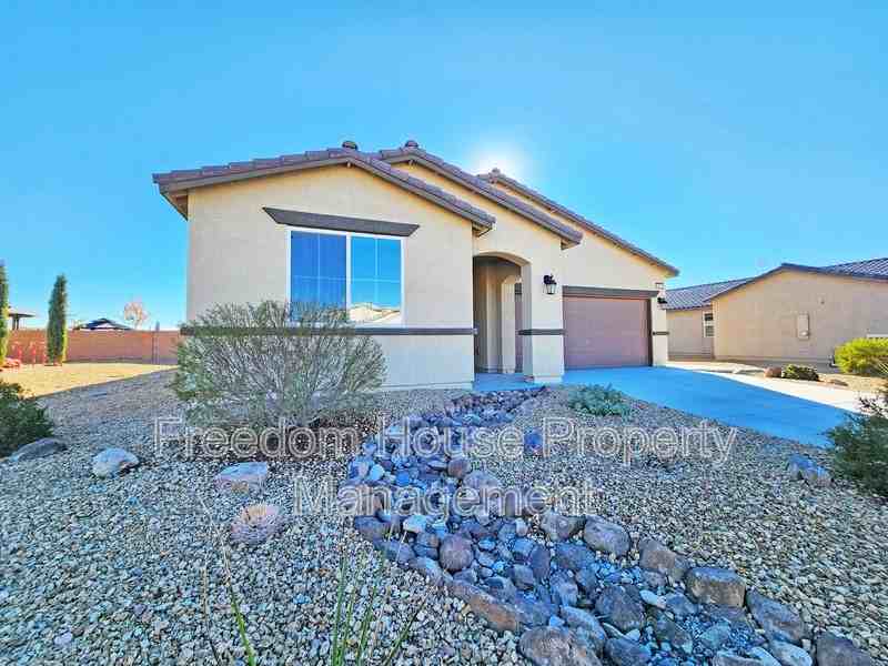 3543 E Wallowa Dr - Photo 2 of 43