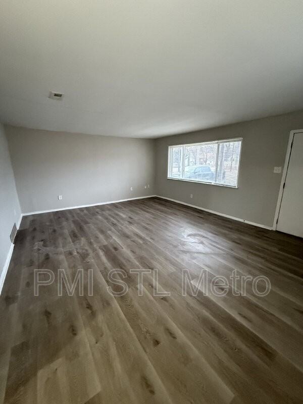 334 Suburban Avenue - Photo 2 of 8