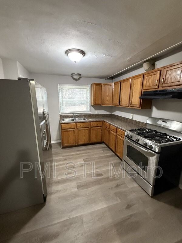 334 Suburban Avenue - Photo 3 of 8