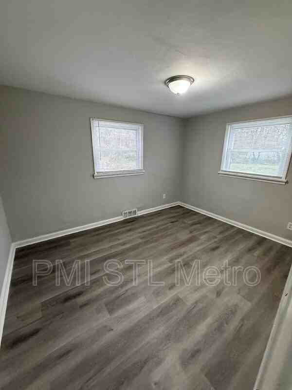 334 Suburban Avenue - Photo 6 of 8