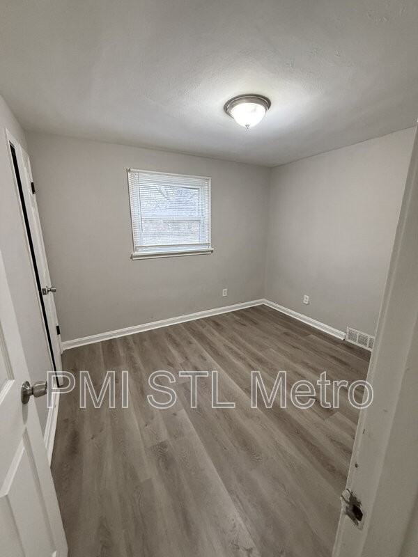 334 Suburban Avenue - Photo 7 of 8