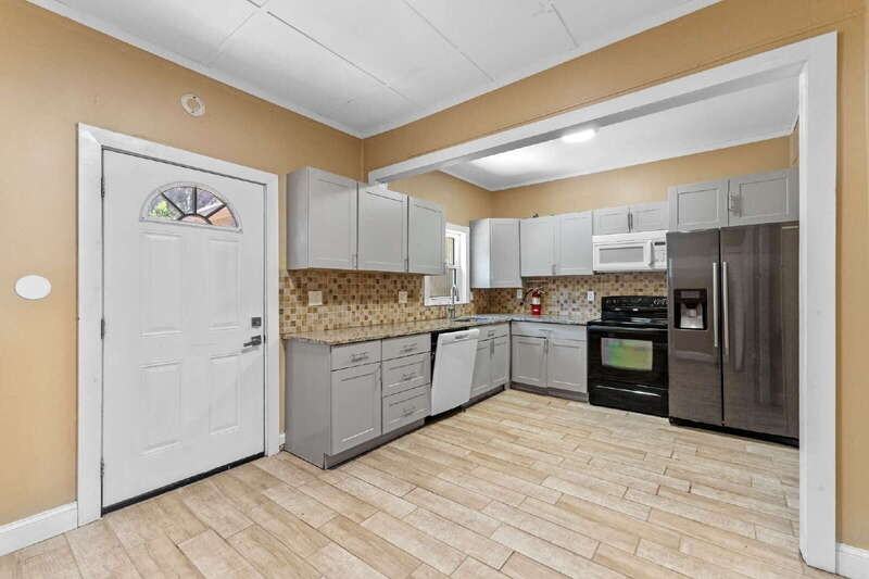 166 Kingston Ave - Photo 4 of 17