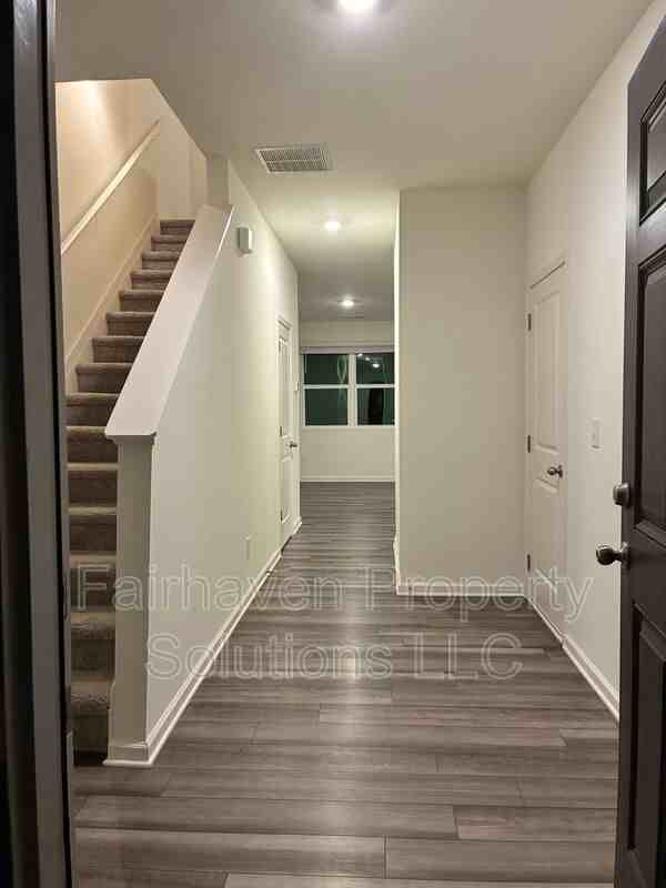 1026 Paddington Dr - Photo 6 of 39