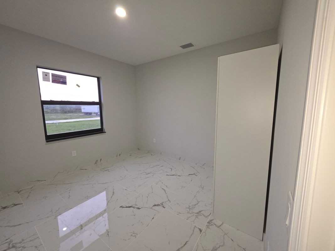 1324 Northeast 18th Terrace - Photo 5 of 5