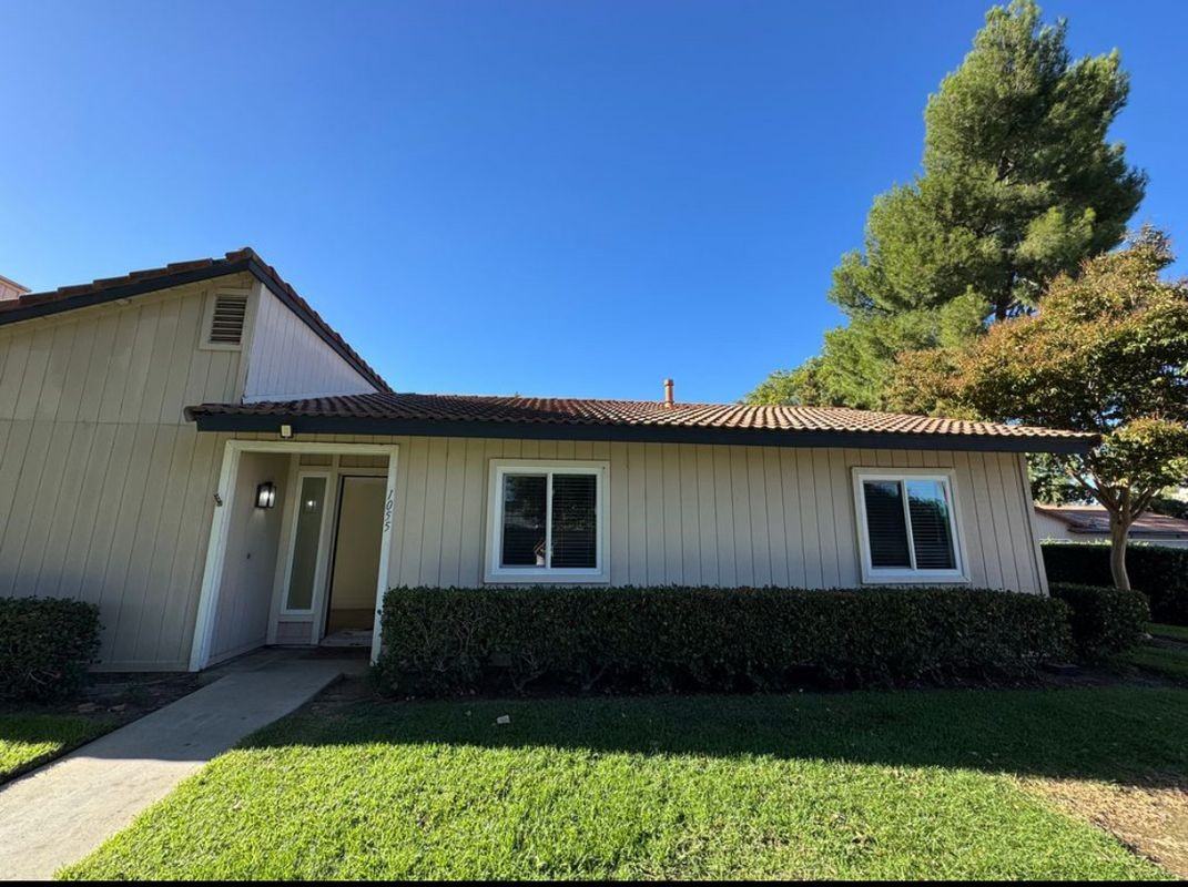 1055 Border Avenue - Photo 4 of 14