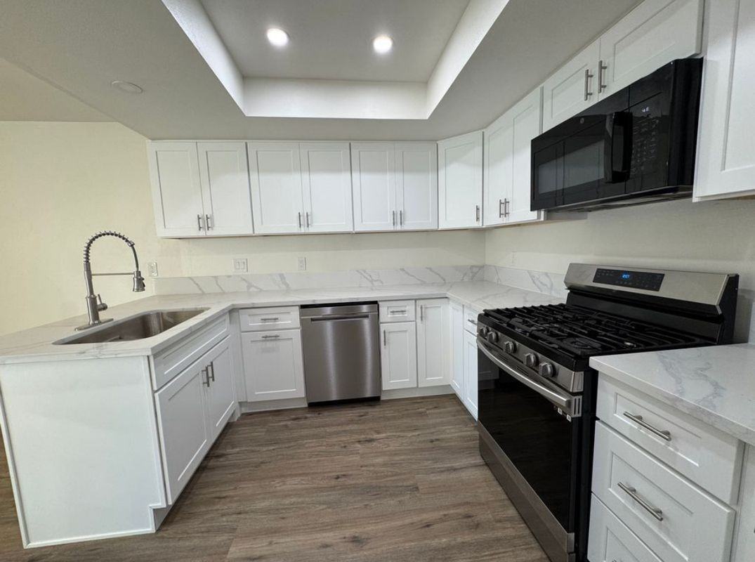 1055 Border Avenue - Photo 5 of 14