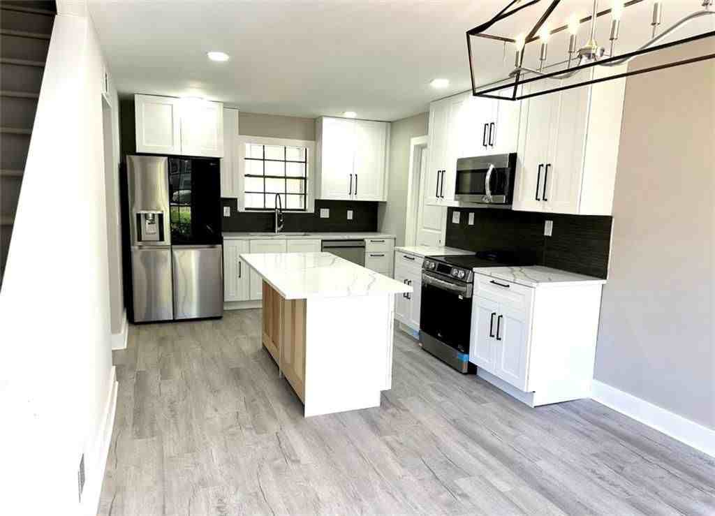 2834 Clearbrook Drive Northeast - Photo 4 of 17