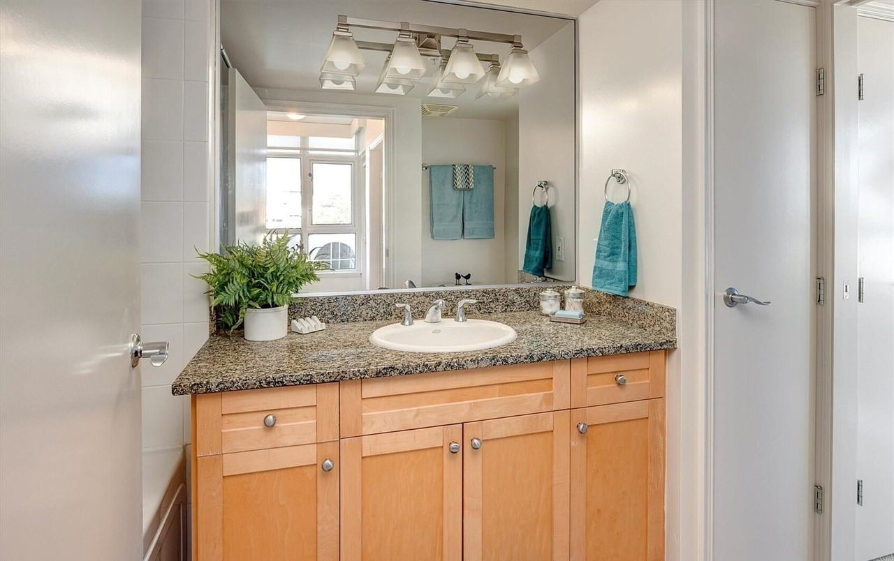 1420 Terry Avenue #904 - Photo 7 of 9