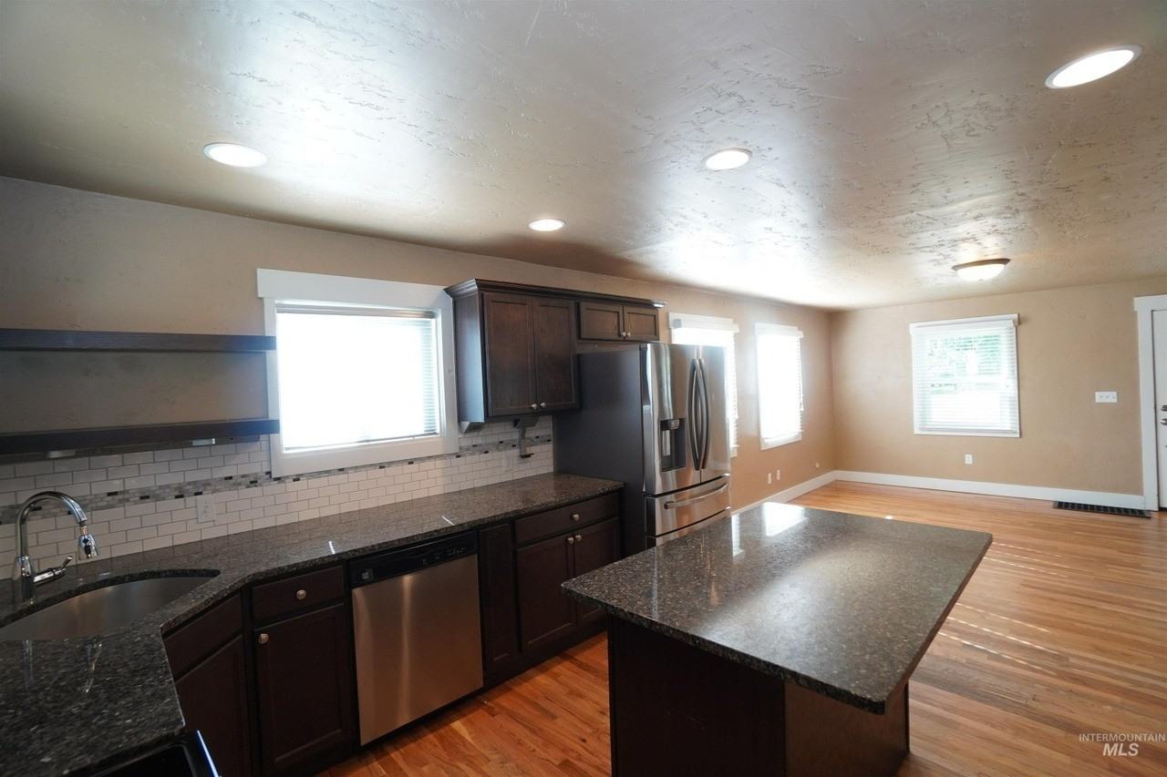 1202 West Hale Street - Photo 7 of 22