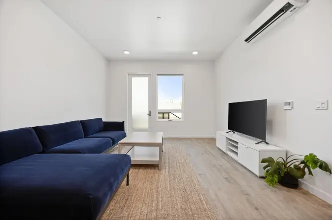 918 20th Street - Photo 5 of 19