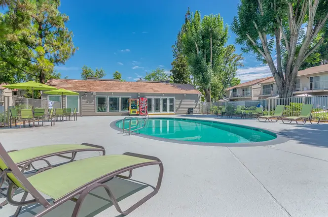 10558 Mountain View Avenue - Photo 4 of 26