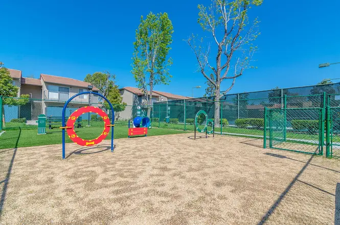 10558 Mountain View Avenue - Photo 5 of 26